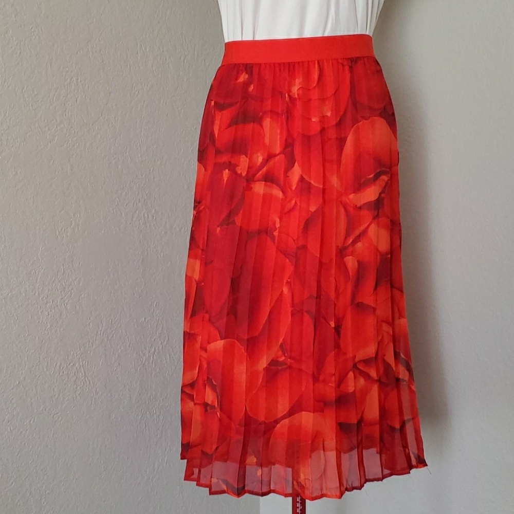 Pleated red floral skirt